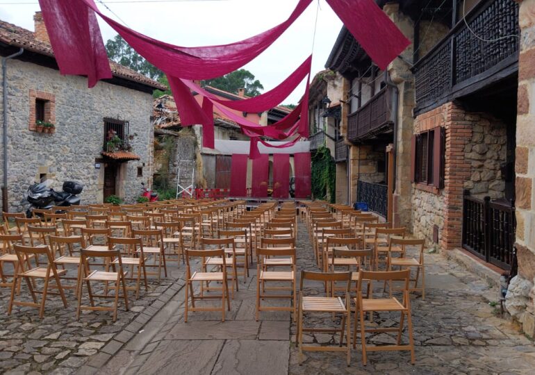 La calle Mayor se vistió de gala para un concierto muy especial