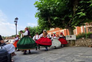 El grupo de danzas de Nuestra Señora de Covadonga, en Ruiloba