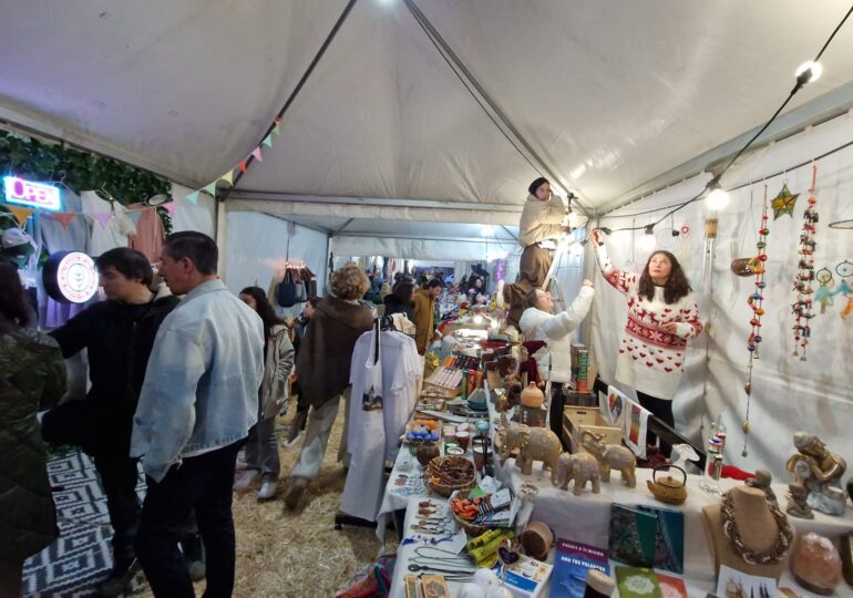 Ruiloba disfruta de su primer mercado navideño