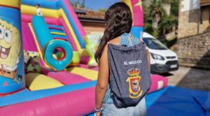 Una docena de originales carrozas partirán mañana de Ruiloba para celebrar El Mozucu